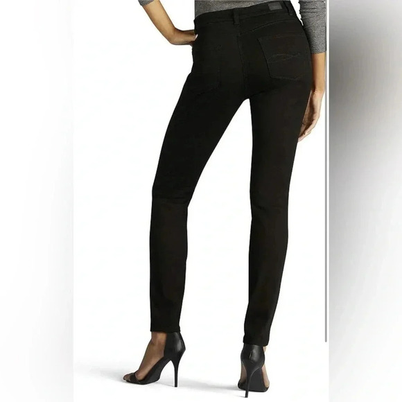 Lee Women's Slimming Fit Rebound Skinny Leg Jean Size 8 Black NWOT - Picture 2 of 8